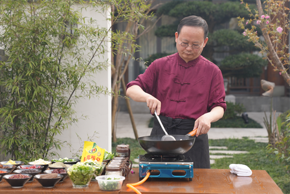 金宮，金宮雞精，金宮味精，金宮火鍋底料，金宮香腸臘肉調(diào)料，金宮小龍蝦調(diào)料，金宮魚(yú)調(diào)料，金宮調(diào)料定制，金宮調(diào)味品定制